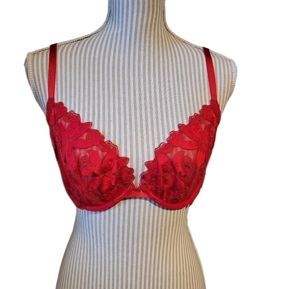 Victoria's Secret floral lace unlined plunge bra 36D NEW Without Tags
